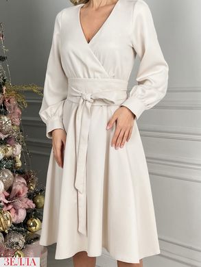 Класична сукня білого кольору, в розмірі 42-44, 46-48.