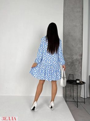 Коротка сукня в геометричний принт в розмірі 42-44, 46-48, колір блакитний.