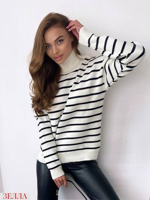 Теплий смугастий светр з горловиною в стилі оверсайз в універсальному розмірі 42-46, колір білий.