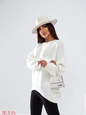 Демісезонний светр білого кольору, в універсальному розмірі 42-46.