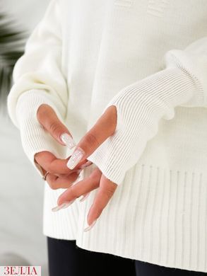 Светр оверсайз з розрізом під палець на рукаві в універсальному розмірі 42-48, колір молоко.
