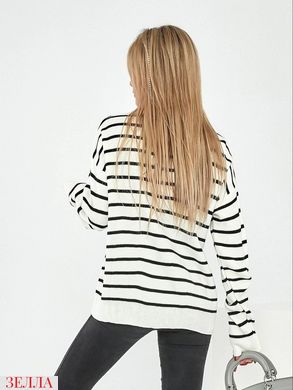 Демісезонний светр в універсальному розмірі 42-46, колір білий у чорну смужку.