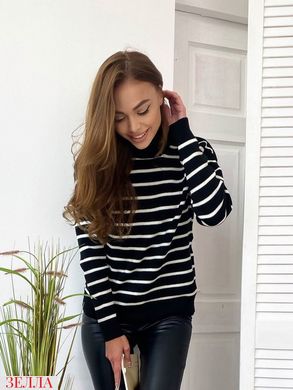Теплий смугастий светр з горловиною в стилі оверсайз в універсальному розмірі 42-46, колір чорний.
