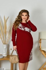 Сукня-футляр з красивим принтом бордового кольору, в розмірі 48-50, 52-54, 56-58.