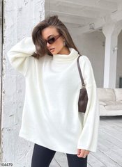 Оверсайз светр з високою горловиною в універсальному розмірі 42-46, колір білий.