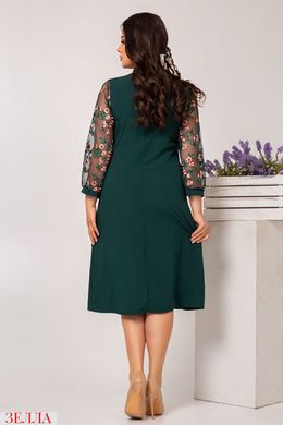 Стильна жіноча сукня, із вишитими рукавами, розмір: 52-54, 56-58, 60-62 у модних відтінках цього сезону