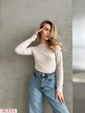 Напівприталений лонгслів в рубчик в розмірі 42-46, 50-52, 54-56, колір бежевий.