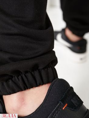 Демісезонні спортивні штани чорного кольору, в розмірі 42, 44, 46, 48.