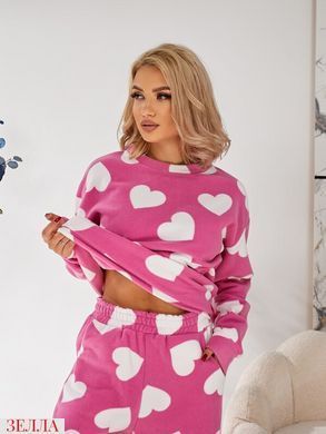Флісова піжама в сердечка в розмірі 42-44, 46-48, колір рожевий з білим серцем.