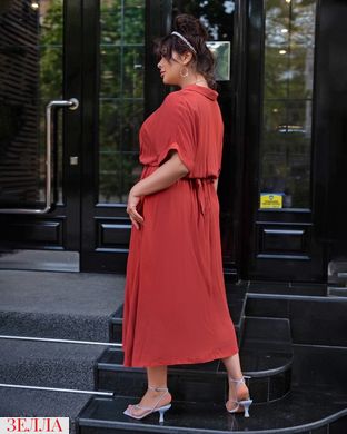 Подовжена сукня в розмірі 46-48, 50-52, 54-56, колір теракотовий.