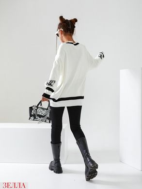 Светр "Chanel" в універсальному розмірі 42-46, колір білий.