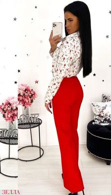 Демисезонные женские брюки клеш, ткань костюмная, размеры 42, 44, 46, цвет красный