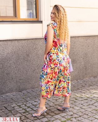 Сукня А-силуету в квітковий принт з рюшею, розміри 50, 52, 54, 56, 58, малиновий відтінок