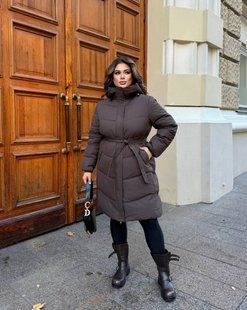 Подовжена тепла куртка з капюшоном та поясом в розмірі 48, 50, 52, 54, 56, колір шоколад.