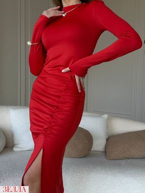 Приталена сукня середньої довжини з розрізом по нозі в розмірі 42-44, 46-48, колір червоний.