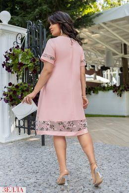 Прекрасна сукня із вишивкою, у розмірі 50-52, 54-56, 58-60, 62-64, колір рожевий