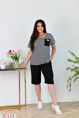 Костюм з шортами в розмірі 48-50, 52-54, 56-58, колір шорт-чорний, футболка тонка біла смужка.