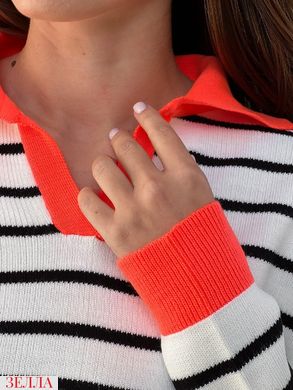 Демісезонний светр білого з оранжевим кольору в смужку, в універсальному розмірі 42-46.